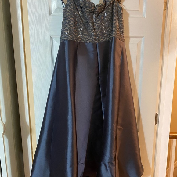 High/low-off the shoulder-lace top/satin bottom Dress - Picture 7 of 7